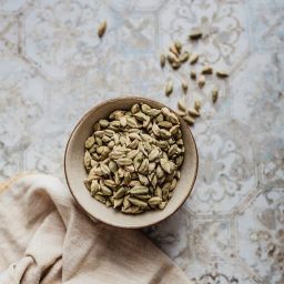 Cardamom in einer Schüssel