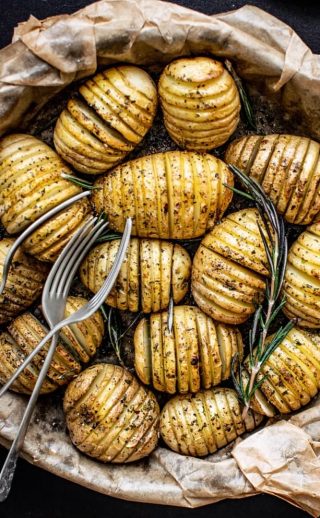 Fächerkartoffeln mit Rosmarin gewürzt