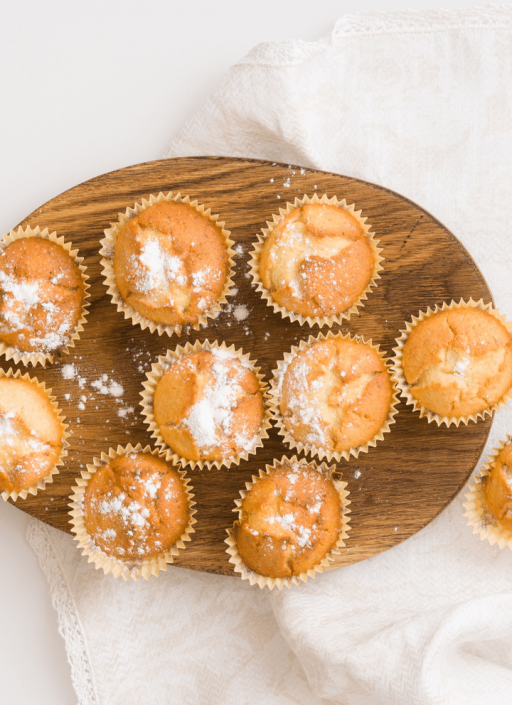 Muffins o a wooden board