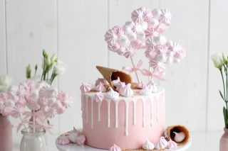 Mother S Day Drip Cake With Vanilla And Pistachios Recipe Kotanyi