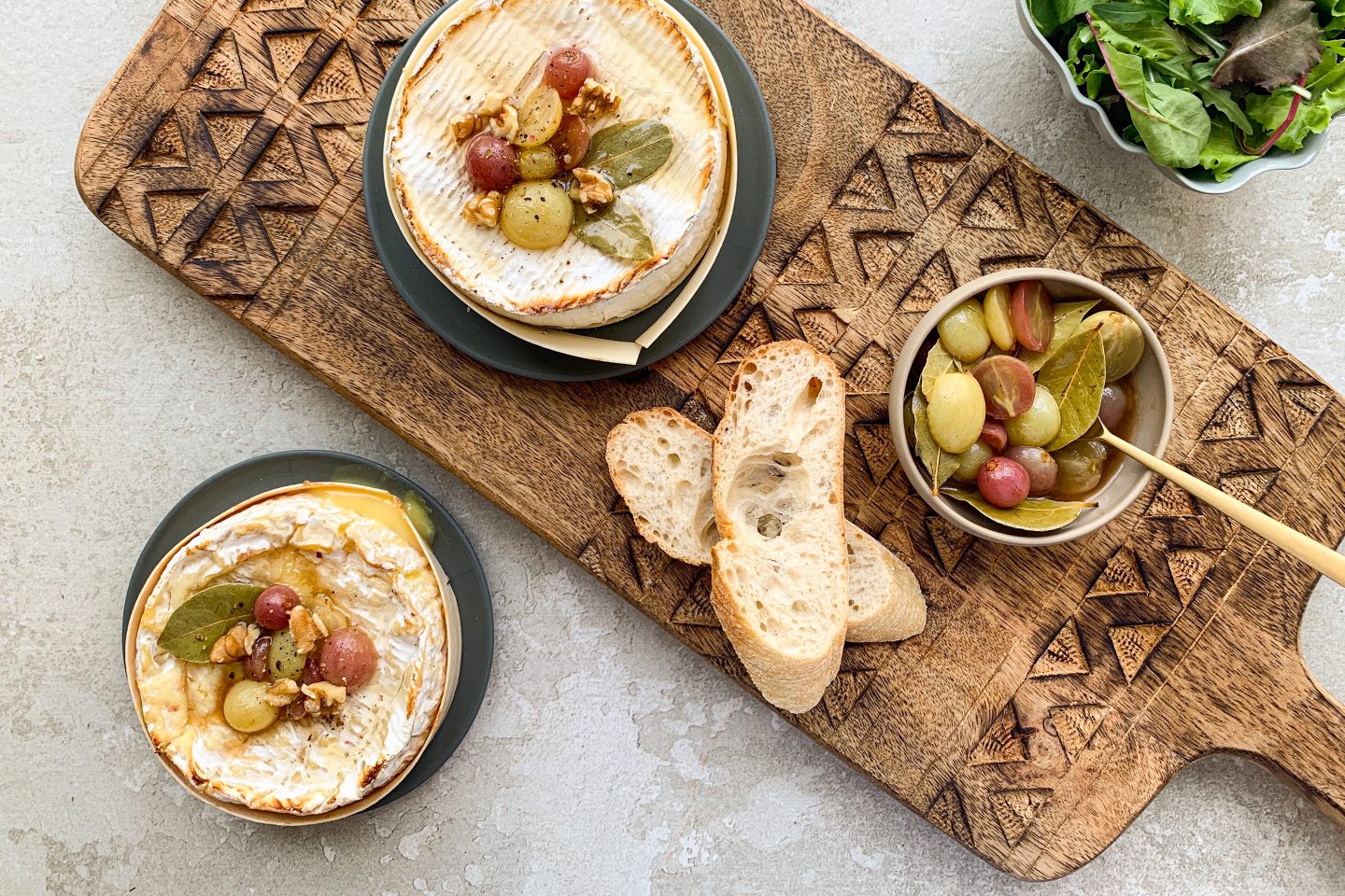 Glazed Grapes on baked Camembert with 2 pieces of baguette