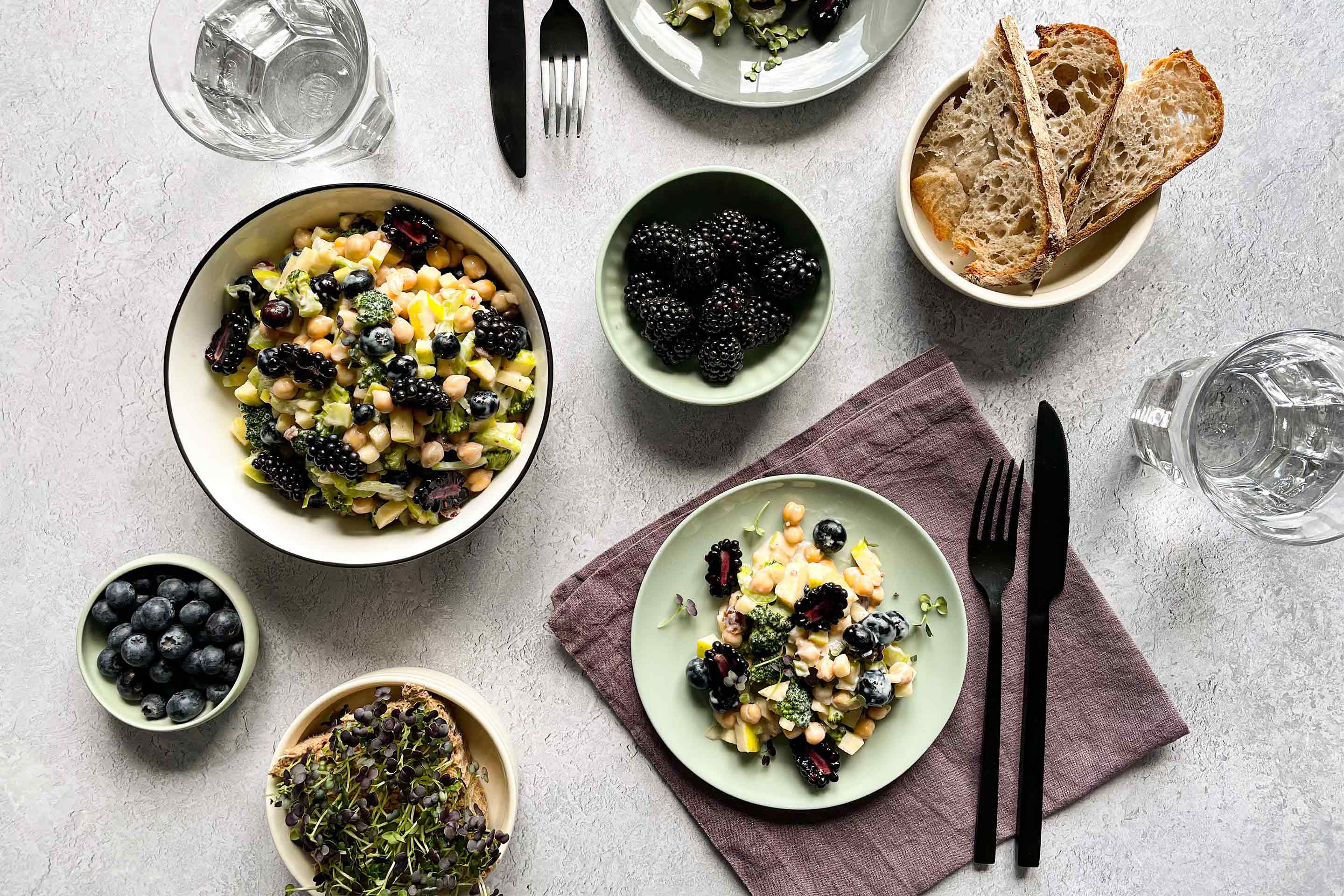 Delicious chickpea salad with broccoli and green apple, with berries.